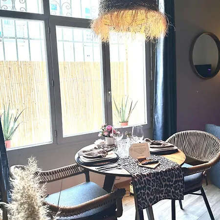 Daire Escale Singuliere - Balneo, Patio Et Confort 4 Etoiles *